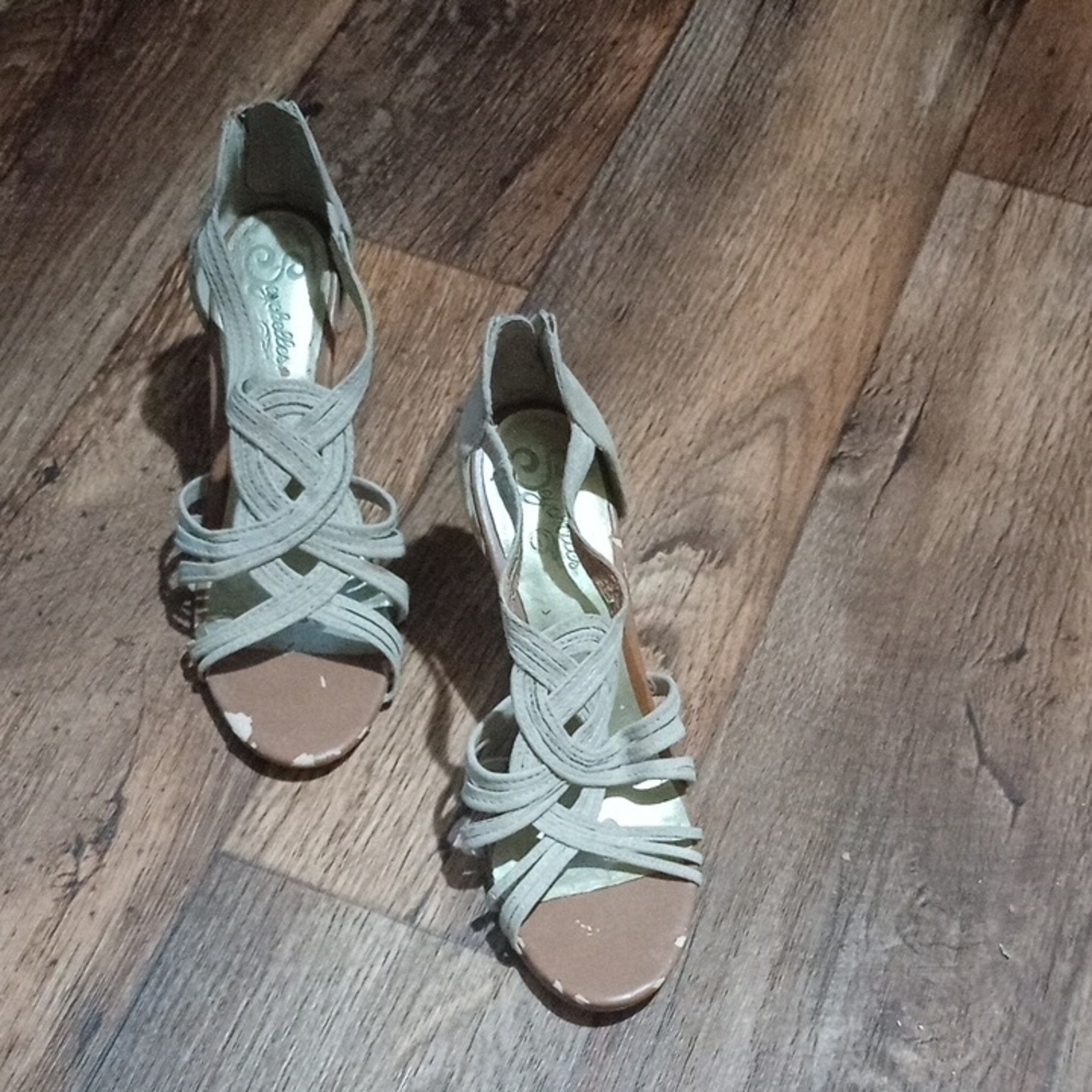Seychelles Light Grey Heels with Breathable Fabric and Supportive Structure